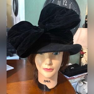 Vintage Black wool hat by Oscar de la Renta Millinery with velvet Bow mint!